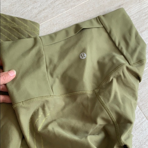 Lululemon leggings size 4 - Picture 3 of 8